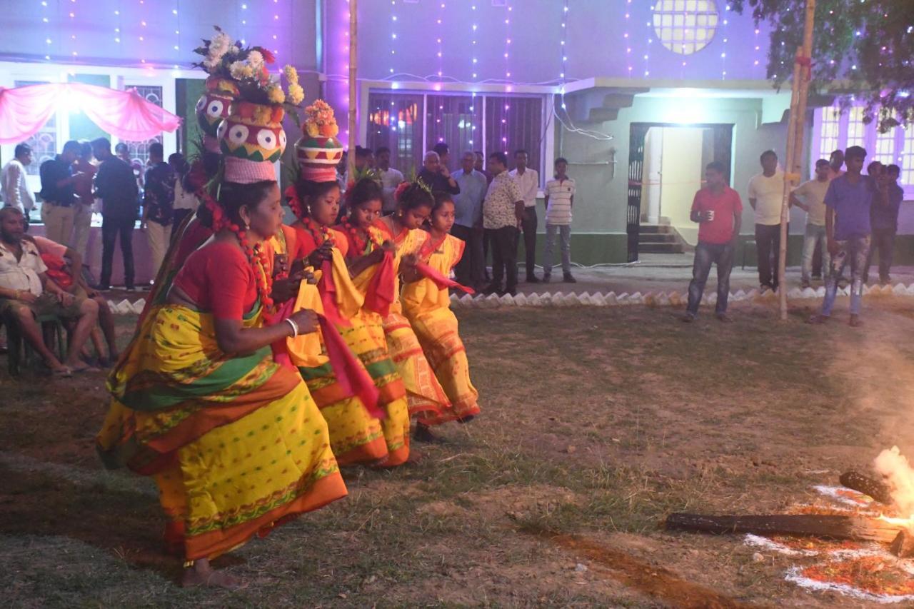 Jhargram Eshani Hotels And Guest House מראה חיצוני תמונה